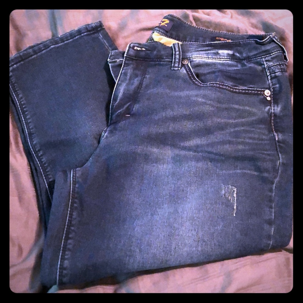 Distressed seven denim girlfriend capris NWOT